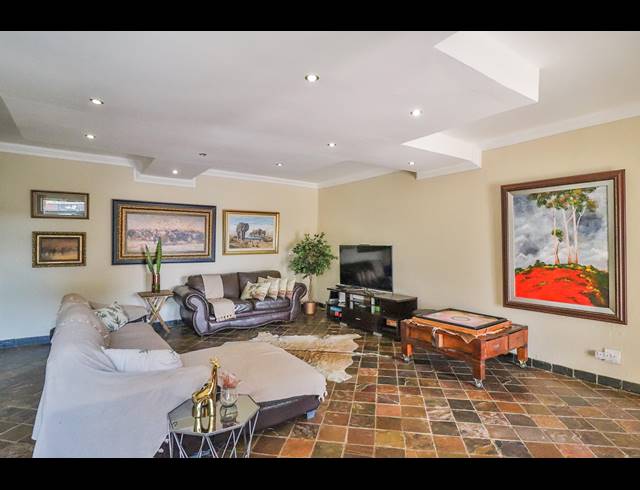 5 BEDROOM HOUSE SOLD IN LEEUWFONTEIN ESTATE